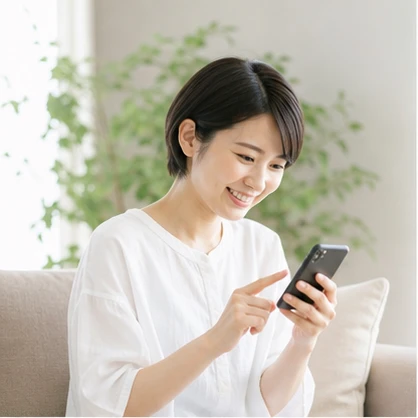 スマートフォンでお申し込みする様子